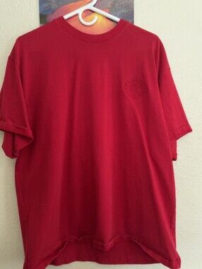 Embroidered Crest Crewneck T‑Shirt in Deep Raspberry